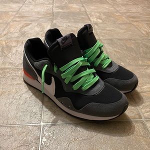 Nike Venture Runner size 11.5 PADS